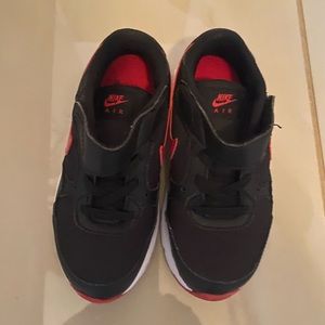 Little Girls Nike shoes size 11 in excellent condition.